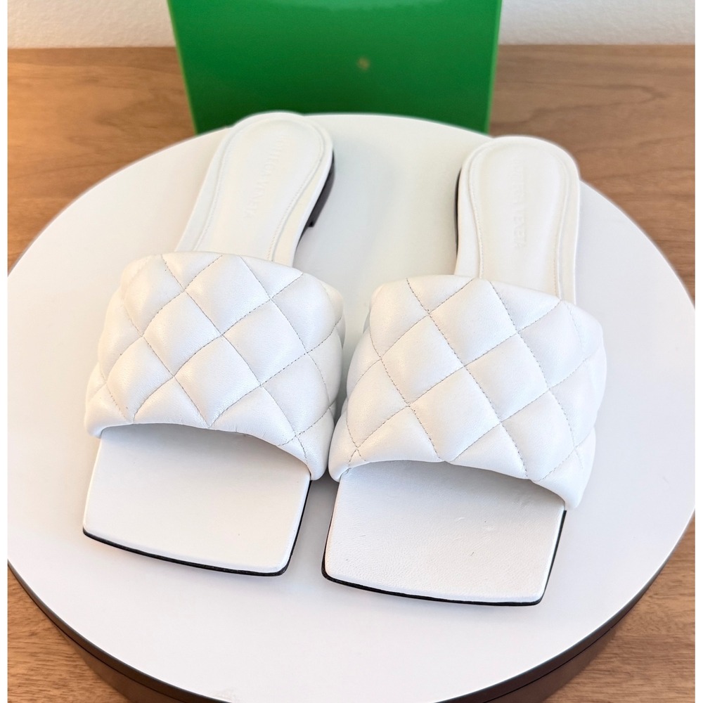 Bottega Veneta Padded Flat Sandal Optic White Nappa Matelasse 727710 Size 35